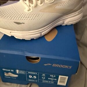 Brooks Ghost 15 Neutral White Sneakers